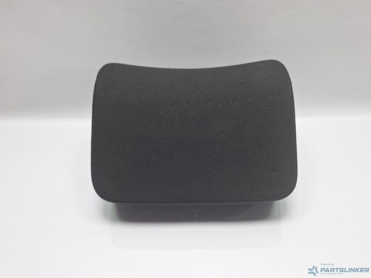 Tetiera centrala bancheta spate VOLKSWAGEN PASSAT (3C2) [ 2005 - 2010 ] TDI (BMP) 103KW|140HP OEM 3C0885902Q