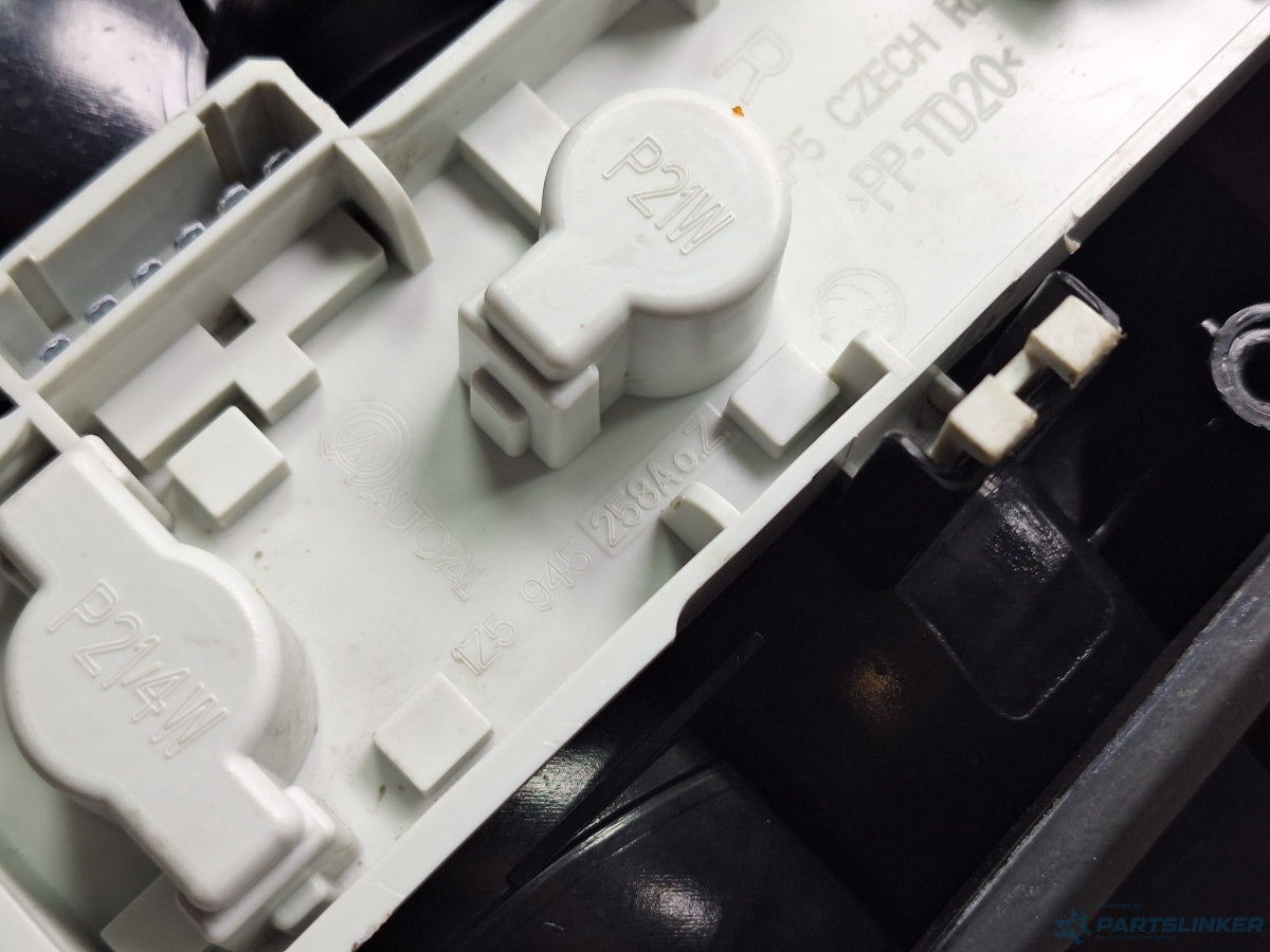 Stop dreapta SKODA OCTAVIA (1Z3) [ 2004 - 2013 ] TDI 16V (BKD, CFHC, CLCB) 103KW|140HP 1Z5945096B