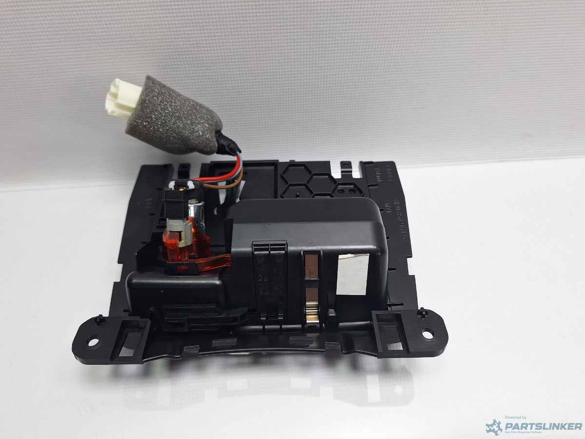 Scrumiera AUDI A4 IV Avant (8K5, B8) [ 2007 - 2015 ] TDI (CJCD, CMFB, CSUA) 110KW|150HP 8K0857951C