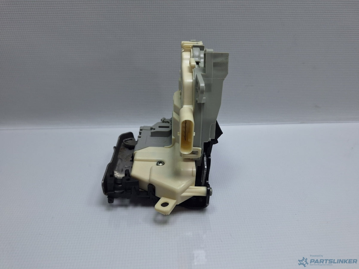 Broasca usa dreapta fata AUDI A4 IV Avant (8K5, B8) [ 2007 - 2015 ] 8J1837016D
