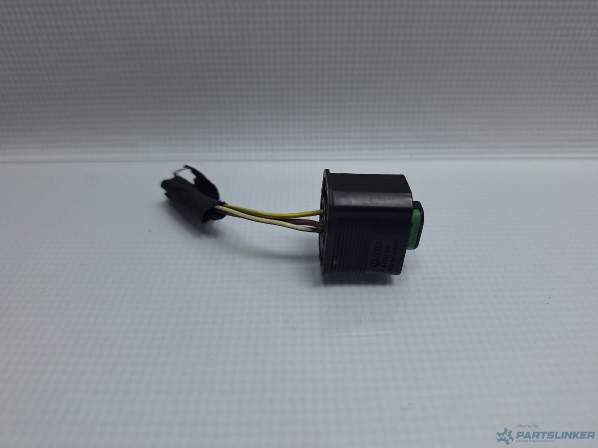 Mufa conector 3 pini AUDI A4 IV Avant (8K5, B8) [ 2007 - 2015 ] TDI (CJCD, CMFB, CSUA) 110KW|150HP 4B0972883