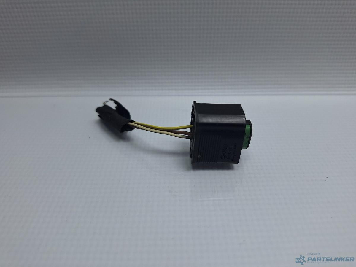 Mufa conector 3 pini AUDI A4 IV Avant (8K5, B8) [ 2007 - 2015 ] TDI (CJCD, CMFB, CSUA) 110KW|150HP OEM 4B0972883
