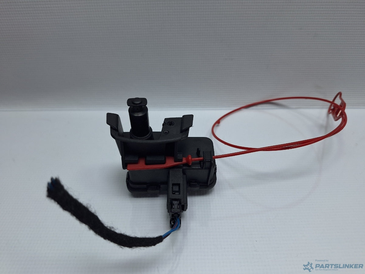 Incuietoare usita rezervor AUDI A4 IV Avant (8K5, B8) [ 2007 - 2015 ] TDI (CJCD, CMFB, CSUA) 110KW|150HP 8K0862153H