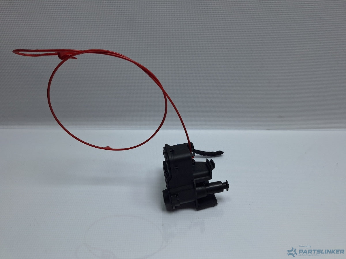 Incuietoare usita rezervor AUDI A4 IV Avant (8K5, B8) [ 2007 - 2015 ] TDI (CJCD, CMFB, CSUA) 110KW|150HP 8K0862153H