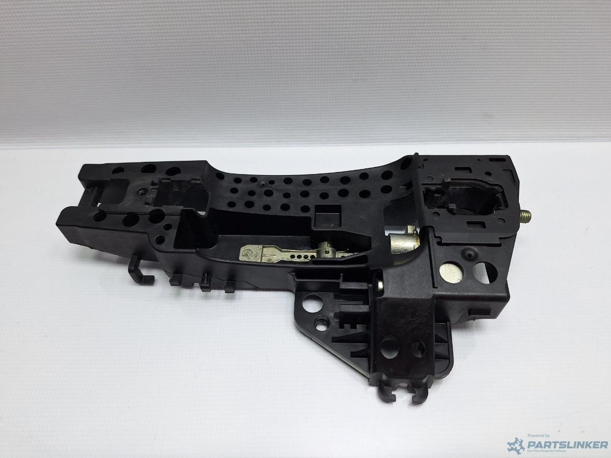 Suport maner usa stanga spate AUDI A4 IV Avant (8K5, B8) [ 2007 - 2015 ] TDI (CJCD, CMFB, CSUA) 110KW|150HP OEM 8T0837885A