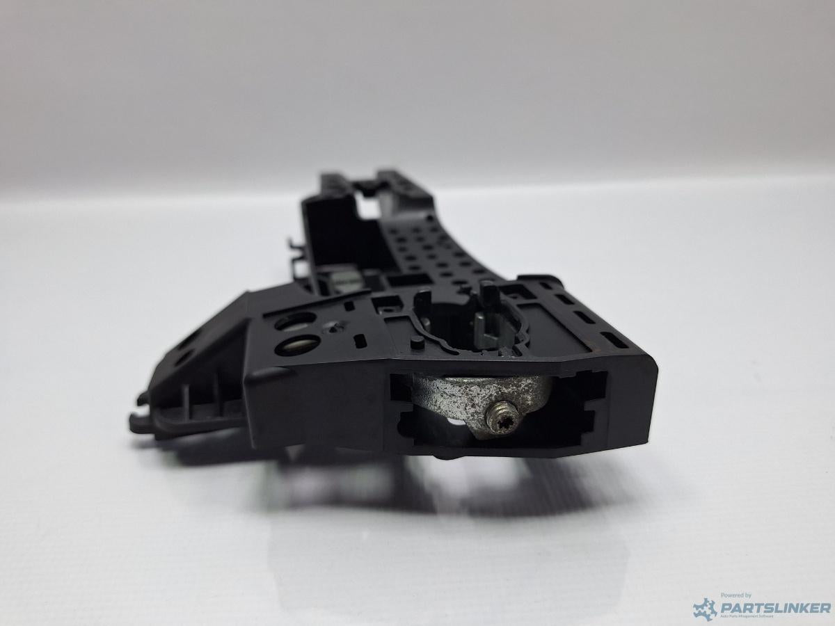 Suport maner usa stanga fata AUDI A4 IV Avant (8K5, B8) [ 2007 - 2015 ] TDI (CJCD, CMFB, CSUA) 110KW|150HP OEM 8T0837885A