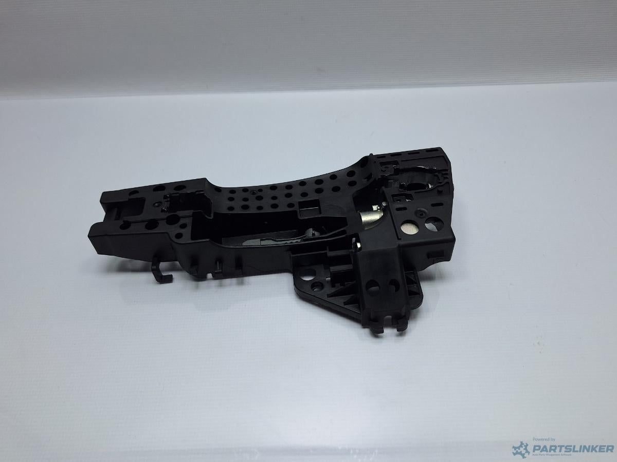 Suport maner usa stanga fata AUDI A4 IV Avant (8K5, B8) [ 2007 - 2015 ] TDI (CJCD, CMFB, CSUA) 110KW|150HP OEM 8T0837885A