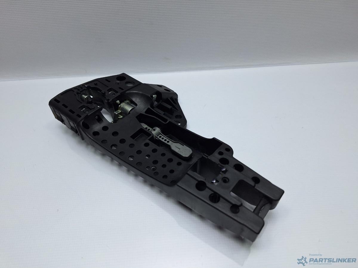 Suport maner usa stanga fata AUDI A4 IV Avant (8K5, B8) [ 2007 - 2015 ] TDI (CJCD, CMFB, CSUA) 110KW|150HP OEM 8T0837885A