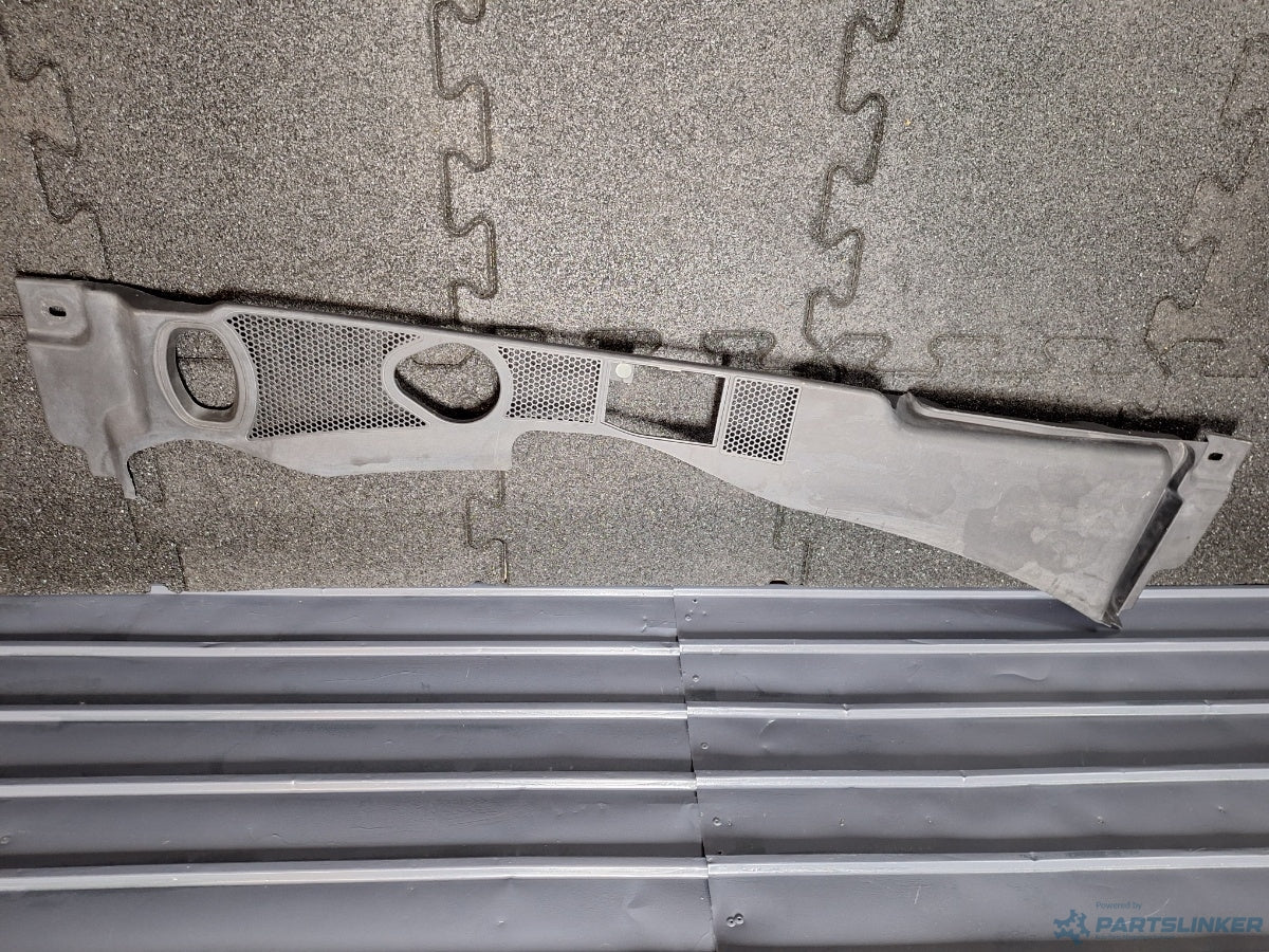 Grilaj copartiment motor AUDI A4 IV Avant (8K5, B8) [ 2007 - 2015 ] TDI (CJCD, CMFB, CSUA) 110KW|150HP 8K1819447