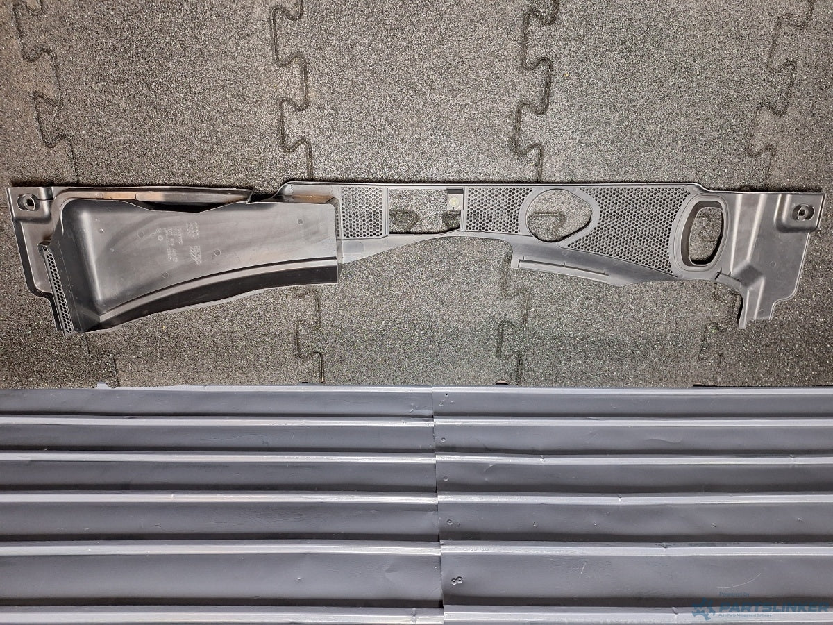 Grilaj copartiment motor AUDI A4 IV Avant (8K5, B8) [ 2007 - 2015 ] TDI (CJCD, CMFB, CSUA) 110KW|150HP 8K1819447