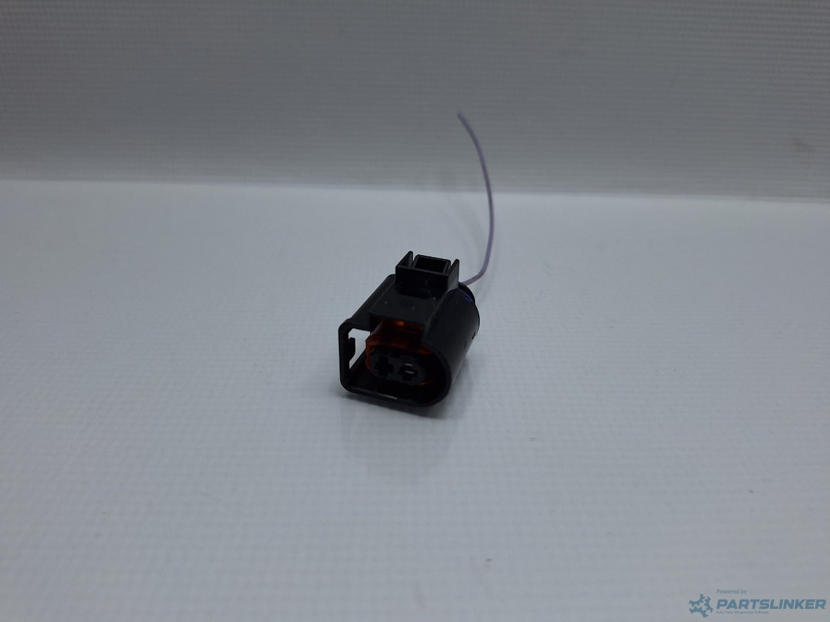 Mufa conector 2 pini AUDI A4 IV Avant (8K5, B8) [ 2007 - 2015 ] TDI (CJCD, CMFB, CSUA) 110KW|150HP 4D0971992B
