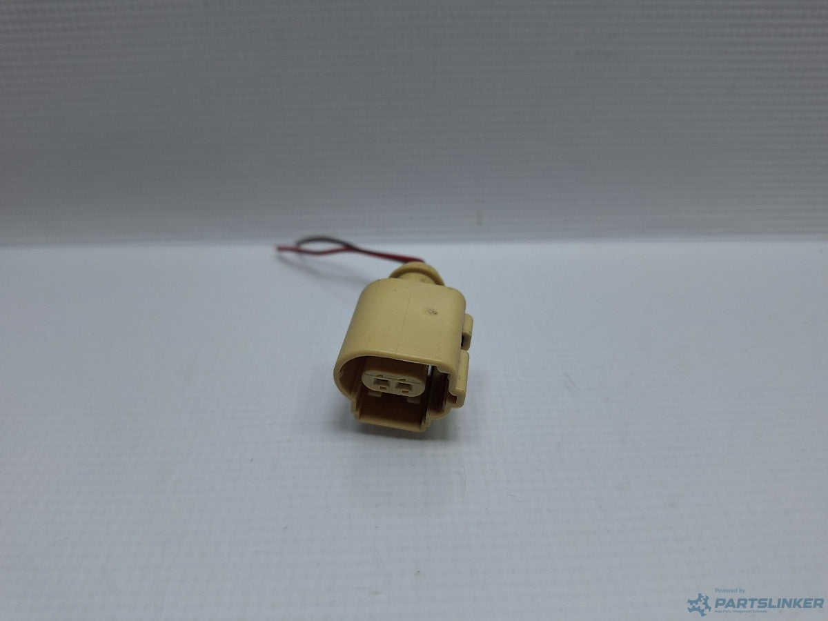 Mufa conector 2 pini AUDI A4 IV Avant (8K5, B8) [ 2007 - 2015 ] TDI (CJCD, CMFB, CSUA) 110KW|150HP 8K0973702G