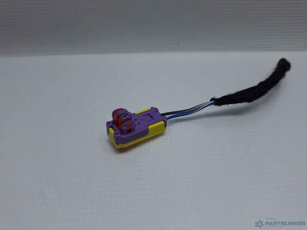 Mufa conector 2 pini AUDI A4 IV Avant (8K5, B8) [ 2007 - 2015 ] TDI (CJCD, CMFB, CSUA) 110KW|150HP 8T0972571B