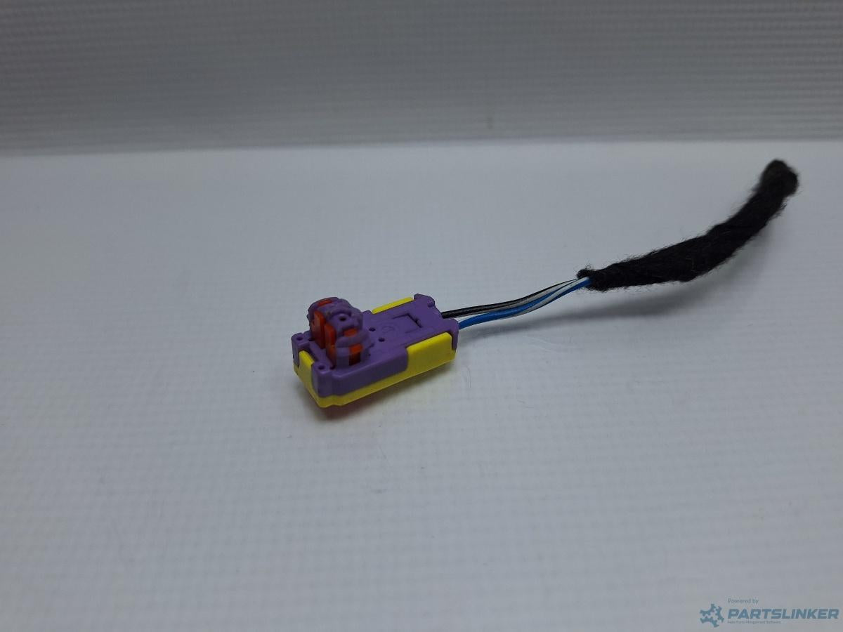 Mufa conector 2 pini AUDI A4 IV Avant (8K5, B8) [ 2007 - 2015 ] TDI (CJCD, CMFB, CSUA) 110KW|150HP OEM 8T0972571B