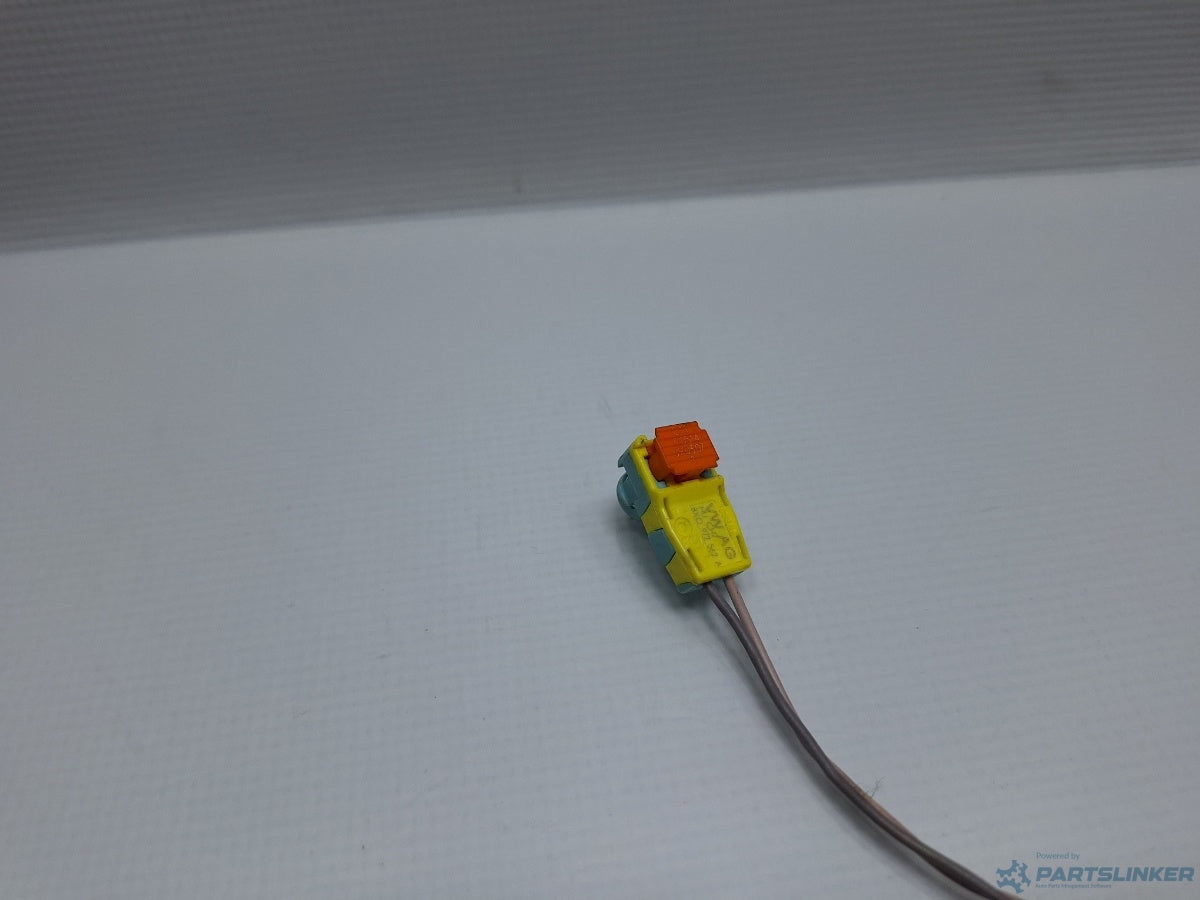 Mufa conector 2 pini AUDI A4 IV Avant (8K5, B8) [ 2007 - 2015 ] TDI (CJCD, CMFB, CSUA) 110KW|150HP 8X0972562A