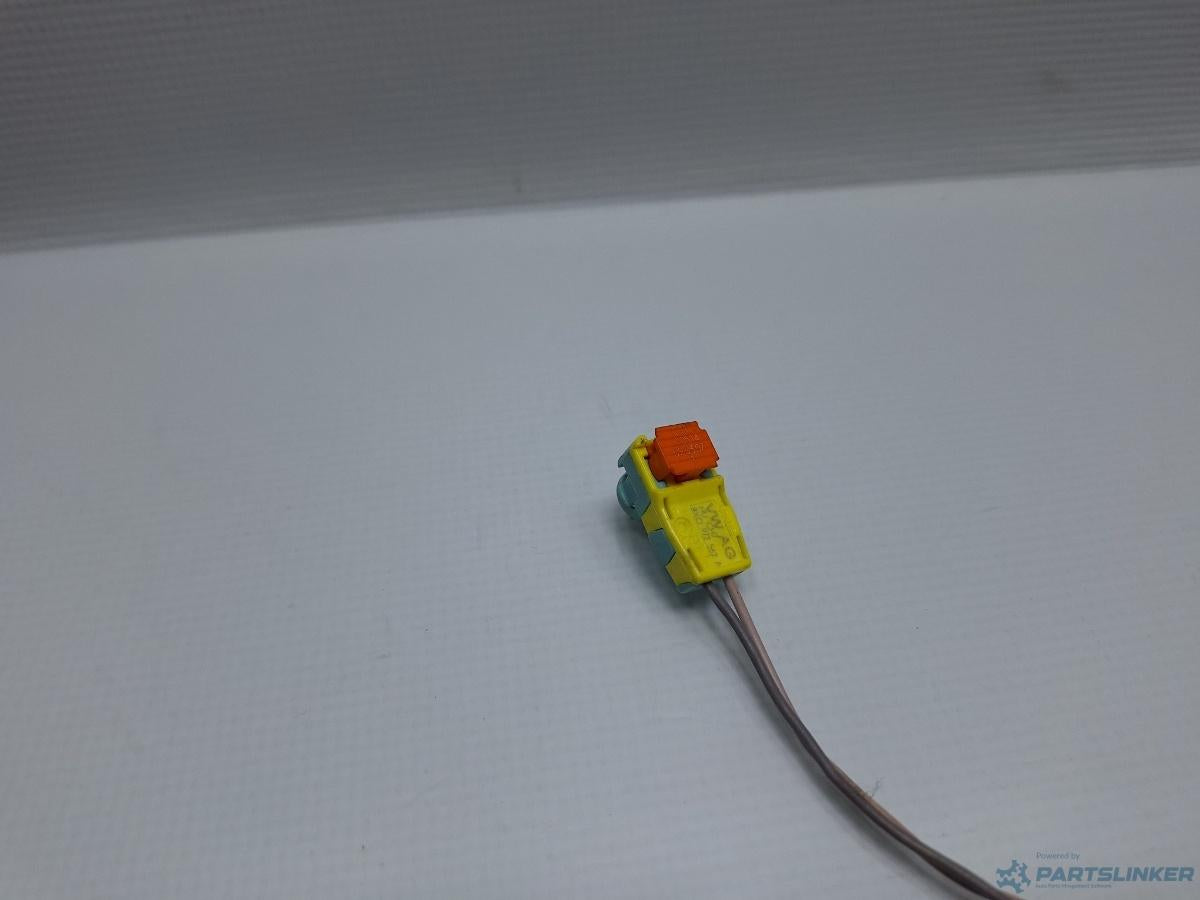 Mufa conector 2 pini AUDI A4 IV Avant (8K5, B8) [ 2007 - 2015 ] TDI (CJCD, CMFB, CSUA) 110KW|150HP OEM 8X0972562A