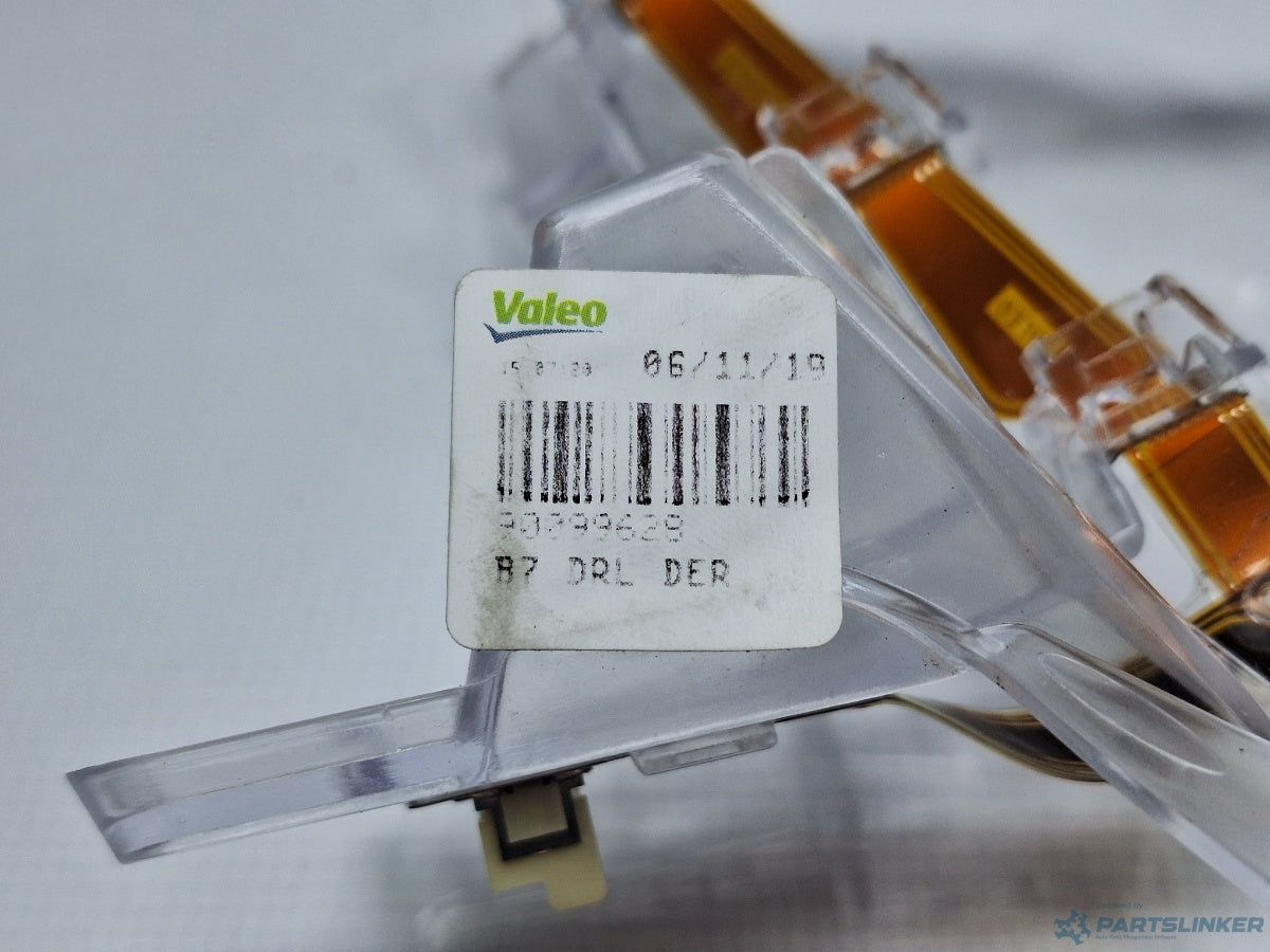 DRL far dreapta VOLKSWAGEN PASSAT (362) [ 2010 - 2014 ] Valeo 90099628