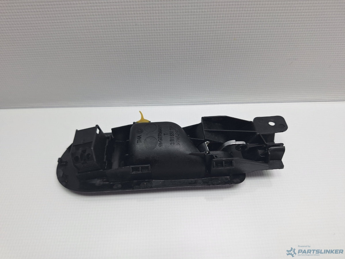 Maner usa dreapta fata VOLKSWAGEN BORA (1J2) [ 1998 - 2013 ] TDI (AGR, ALH) 66KW|90HP 3B1837114