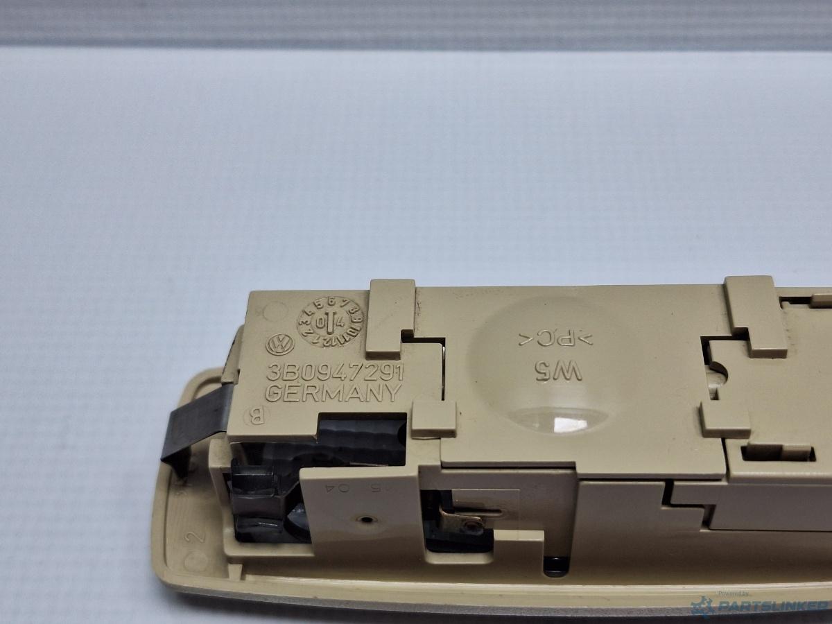 Lampa pasageri VOLKSWAGEN BORA (1J2) [ 1998 - 2013 ] TDI (AGR, ALH) 66KW|90HP OEM 3B0947291