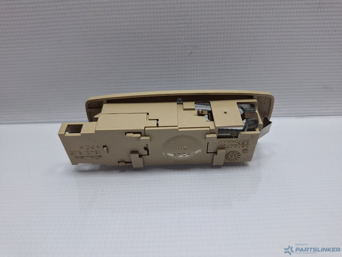 Lampa pasageri VOLKSWAGEN BORA (1J2) [ 1998 - 2013 ] TDI (AGR, ALH) 66KW|90HP 3B0947291