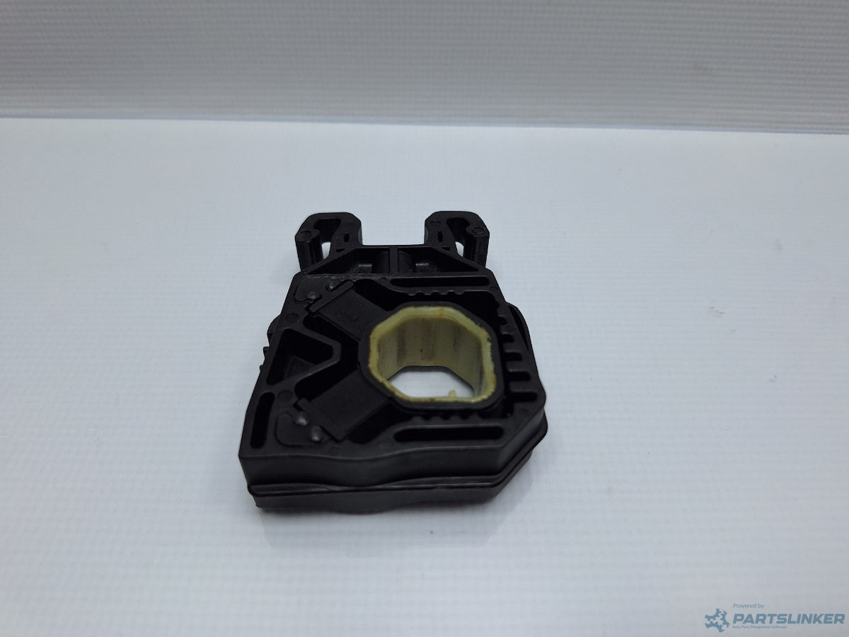 Prinde superioara radiatoare VOLKSWAGEN PASSAT Variant (3G5) [ 2014 - > ] TDI (CRLB, DBGA, DFGA) 110KW|150HP 5Q0121367D