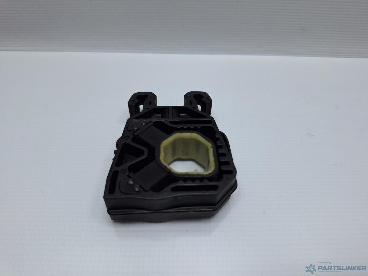Prinde superioara radiatoare VOLKSWAGEN PASSAT Variant (3G5) [ 2014 - > ] TDI (CRLB, DBGA, DFGA) 110KW|150HP OEM 5Q0121367D