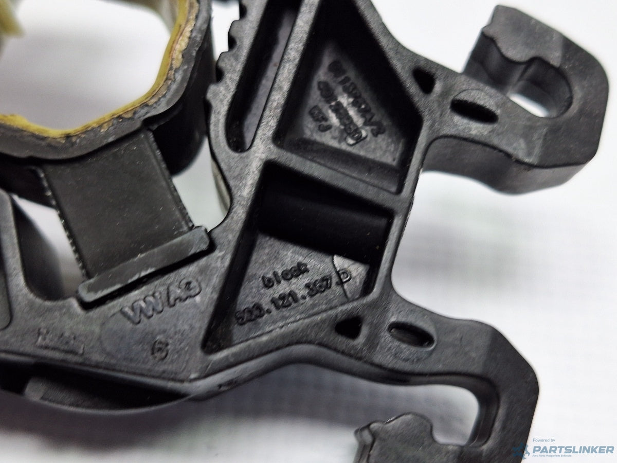 Prinde superioara radiatoare VOLKSWAGEN PASSAT Variant (3G5) [ 2014 - > ] TDI (CRLB, DBGA, DFGA) 110KW|150HP 5Q0121367D