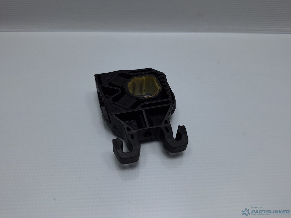 Prinde superioara radiatoare VOLKSWAGEN PASSAT Variant (3G5) [ 2014 - > ] TDI (CRLB, DBGA, DFGA) 110KW|150HP 5Q0121367D