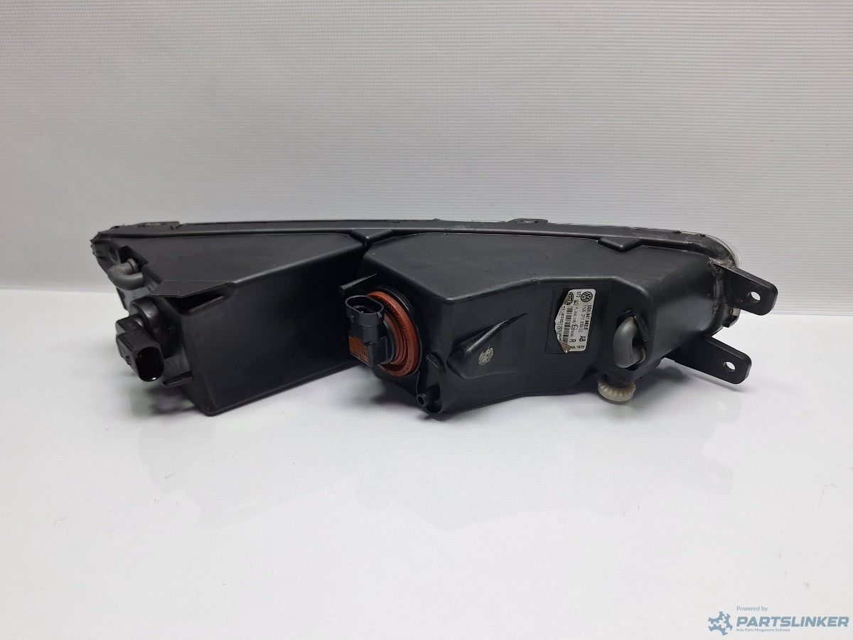 Proiector  ceata dreapta VOLKSWAGEN PASSAT Variant (3G5) [ 2014 - > ] TDI (CRLB, DBGA, DFGA) 110KW|150HP 3G0941662E