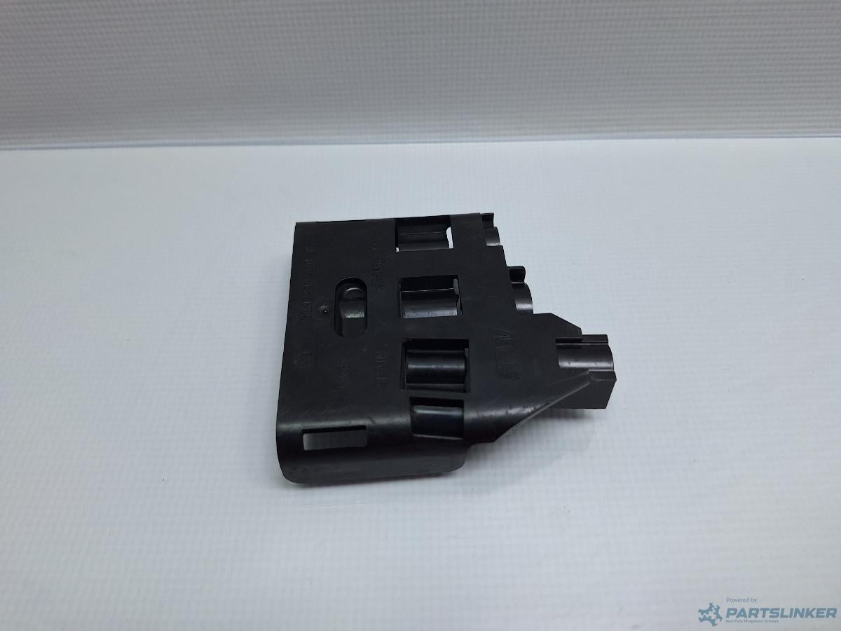 Suport mufe conectori senzori VOLKSWAGEN PASSAT Variant (3G5) [ 2014 - > ] TDI (CRLB, DBGA, DFGA) 110KW|150HP OEM 3Q0201449E