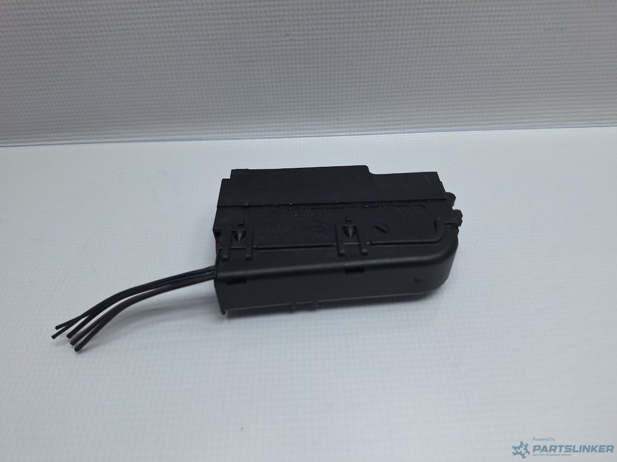 Panou sigurante VOLKSWAGEN PASSAT Variant (3G5) [ 2014 - > ] TDI (CRLB, DBGA, DFGA) 110KW|150HP 8K0937501