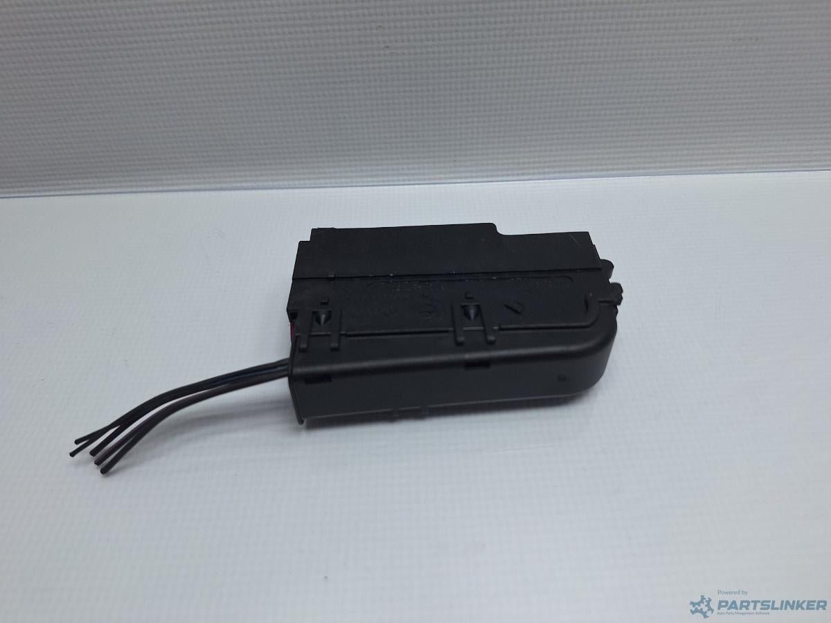 Panou sigurante VOLKSWAGEN PASSAT Variant (3G5) [ 2014 - > ] TDI (CRLB, DBGA, DFGA) 110KW|150HP OEM 8K0937501