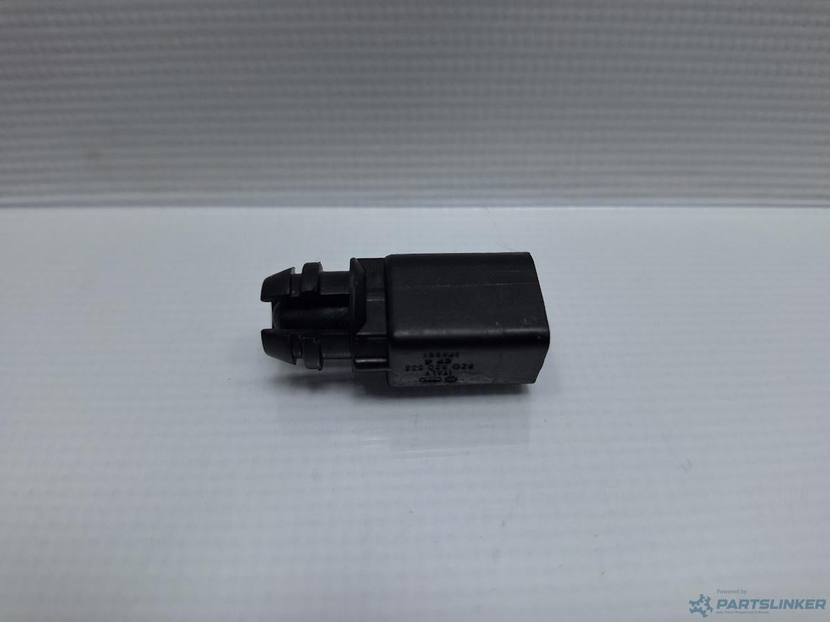 Senzor temperatura exterioara VOLKSWAGEN GOLF VAN IV Variant (1J5) [ 1999 - 2006 ] TDI (AGR, ALH) 66KW|90HP OEM 8Z0820535