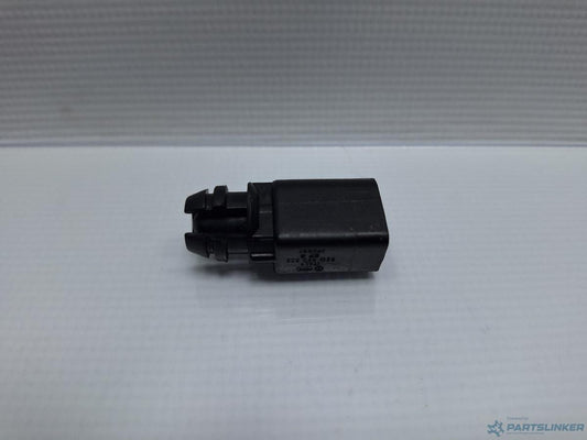 Senzor temperatura exterioara VOLKSWAGEN GOLF VAN IV Variant (1J5) [ 1999 - 2006 ] TDI (AGR, ALH) 66KW|90HP OEM 8Z0820535