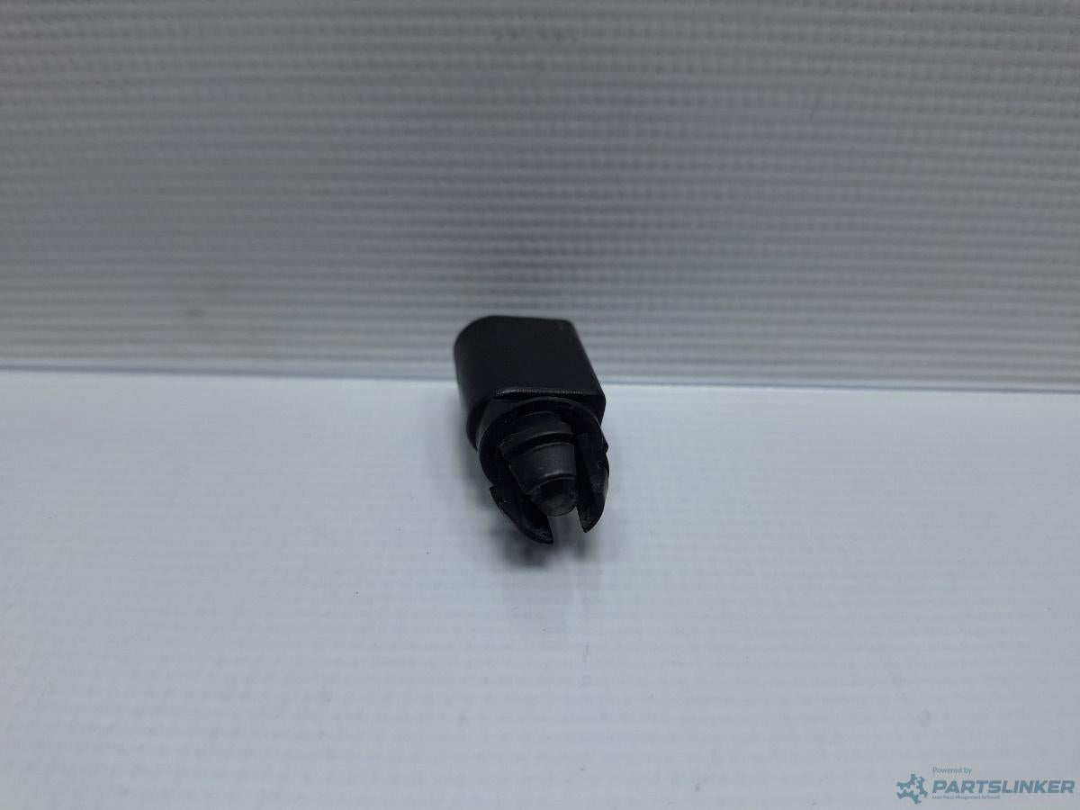 Senzor temperatura exterioara VOLKSWAGEN GOLF VAN IV Variant (1J5) [ 1999 - 2006 ] TDI (AGR, ALH) 66KW|90HP OEM 8Z0820535
