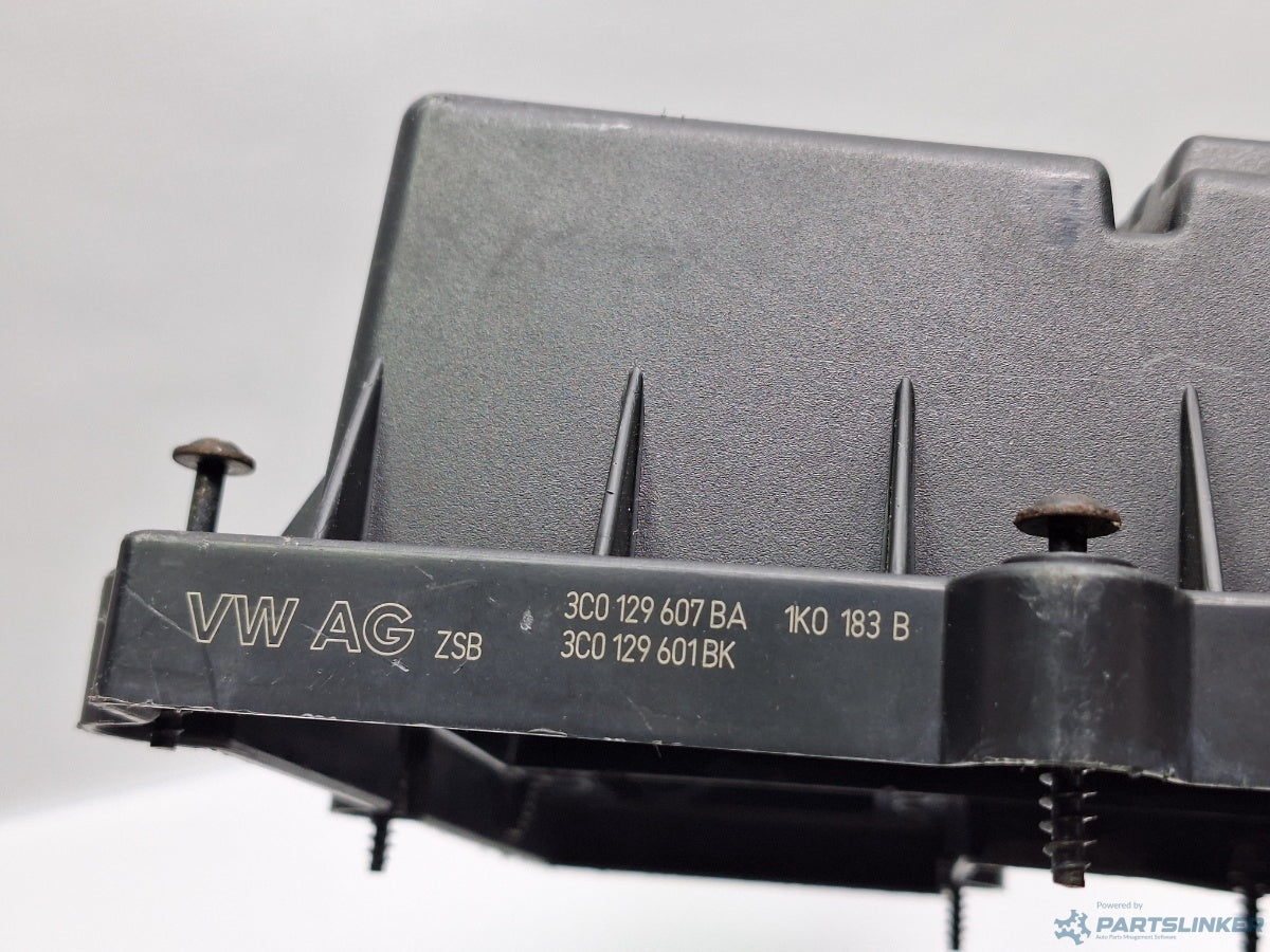 Capac carcasa filtru aer VOLKSWAGEN GOLF V (1K1) [ 2003 - 2009 ] TDI (BKC, BLS, BXE) 77KW|105HP 3C0129607BA