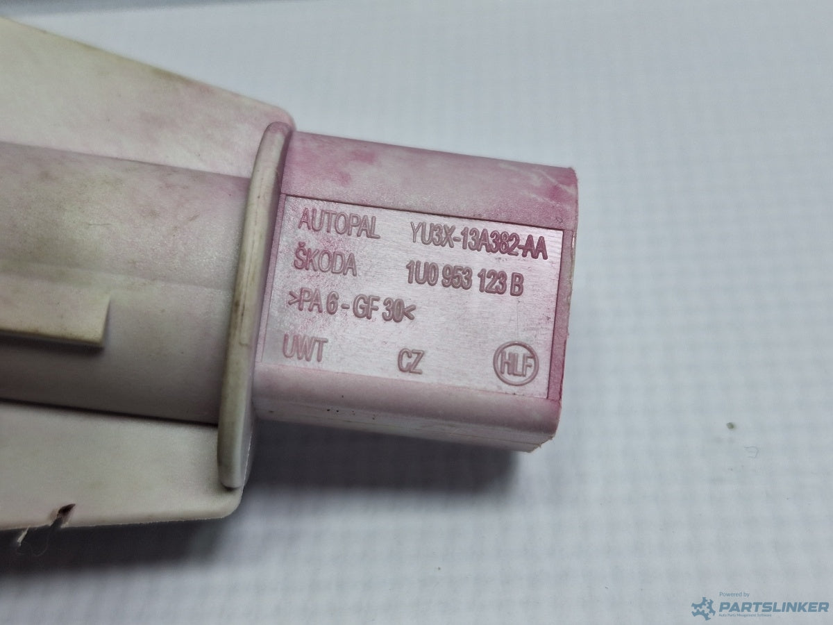 Soclu bec semnalizare SKODA OCTAVIA (1U2) [ 1996 - 2010 ] 16V (AXP, BCA) 55KW|75HP 1U0953123B