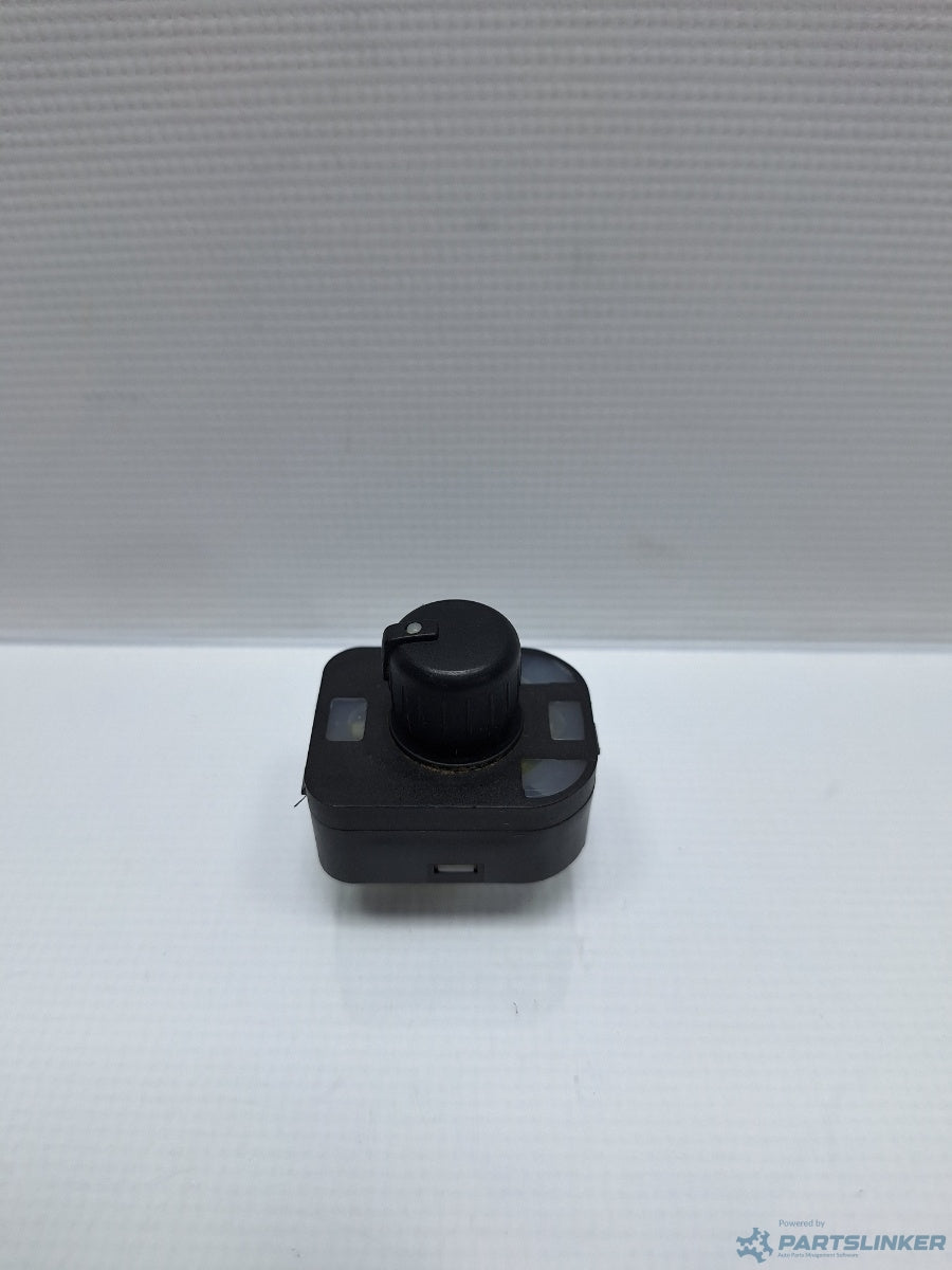 Buton reglaj oglinzi cu rabatare AUDI A8 II (4E2, 4E8) [ 2002 - 2010 ] TDI quattro (ASB) 171KW|233HP 8E0959565A