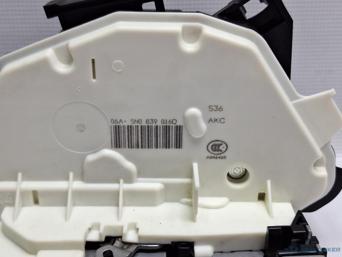 Broasca usa dreapta spate VOLKSWAGEN PASSAT CC (357) [ 2008 - 2012 ] TDI (CBAB, CFFB) 103KW|140HP OEM 5N0839016D