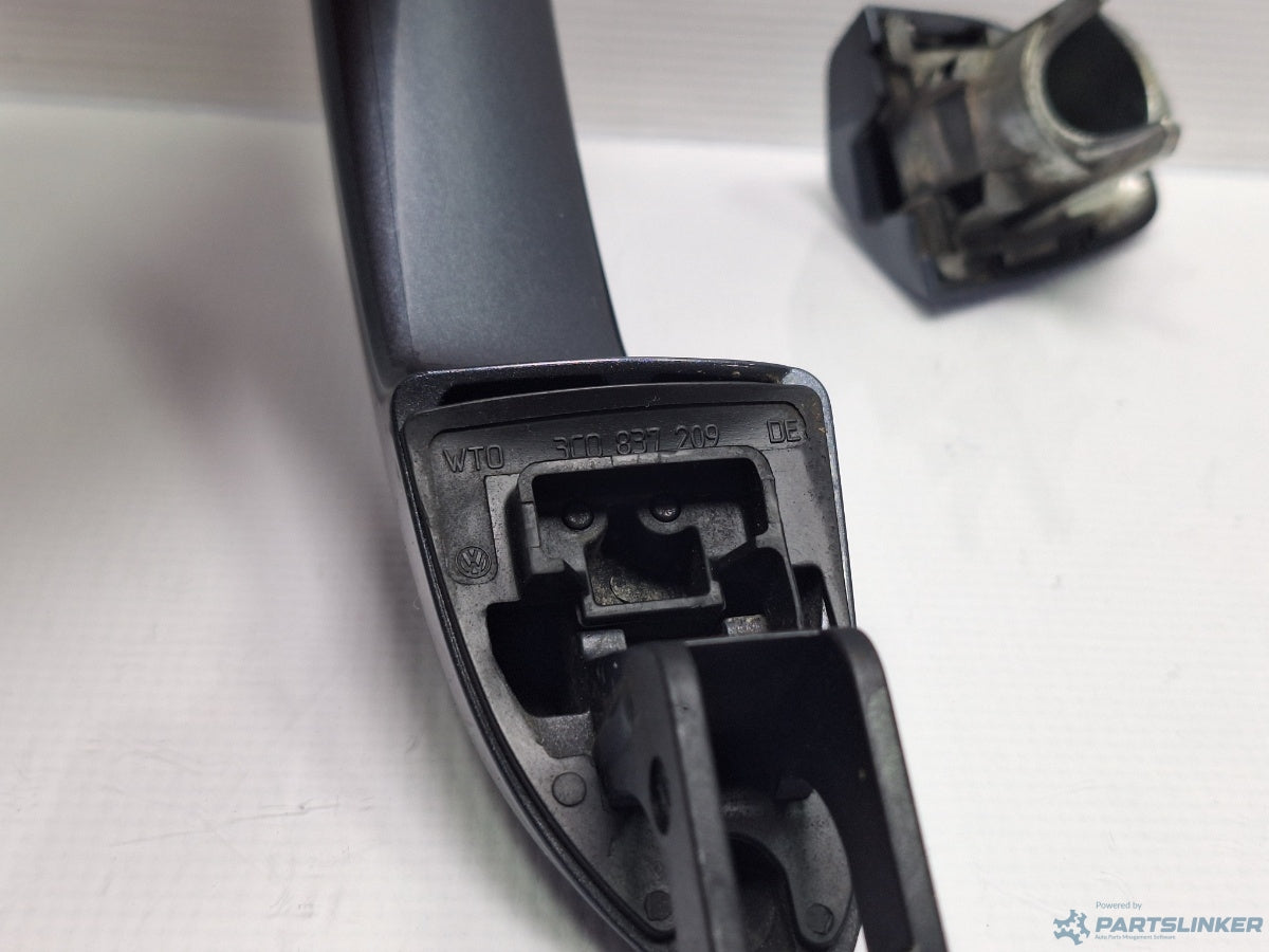 Maner exterior usa stanga VOLKSWAGEN PASSAT CC (357) [ 2008 - 2012 ] TDI (CBAB, CFFB) 103KW|140HP 3C0837209