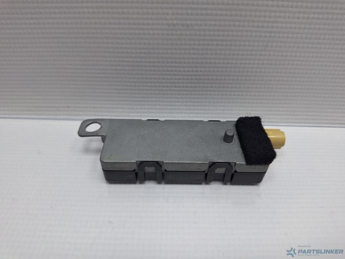 Amplificator antena VOLKSWAGEN PASSAT CC (357) [ 2008 - 2012 ] TDI (CBAB, CFFB) 103KW|140HP OEM 3C8035552A