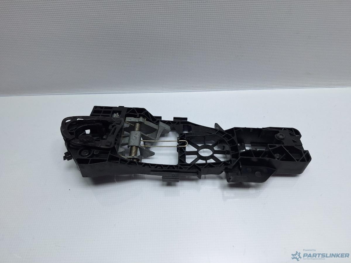 Maner/suport exterior portiera fata dreapta VOLKSWAGEN PASSAT CC 357 2008 - 2012 TDI CBAB, CFFB 3C0837886J , 3C8839886