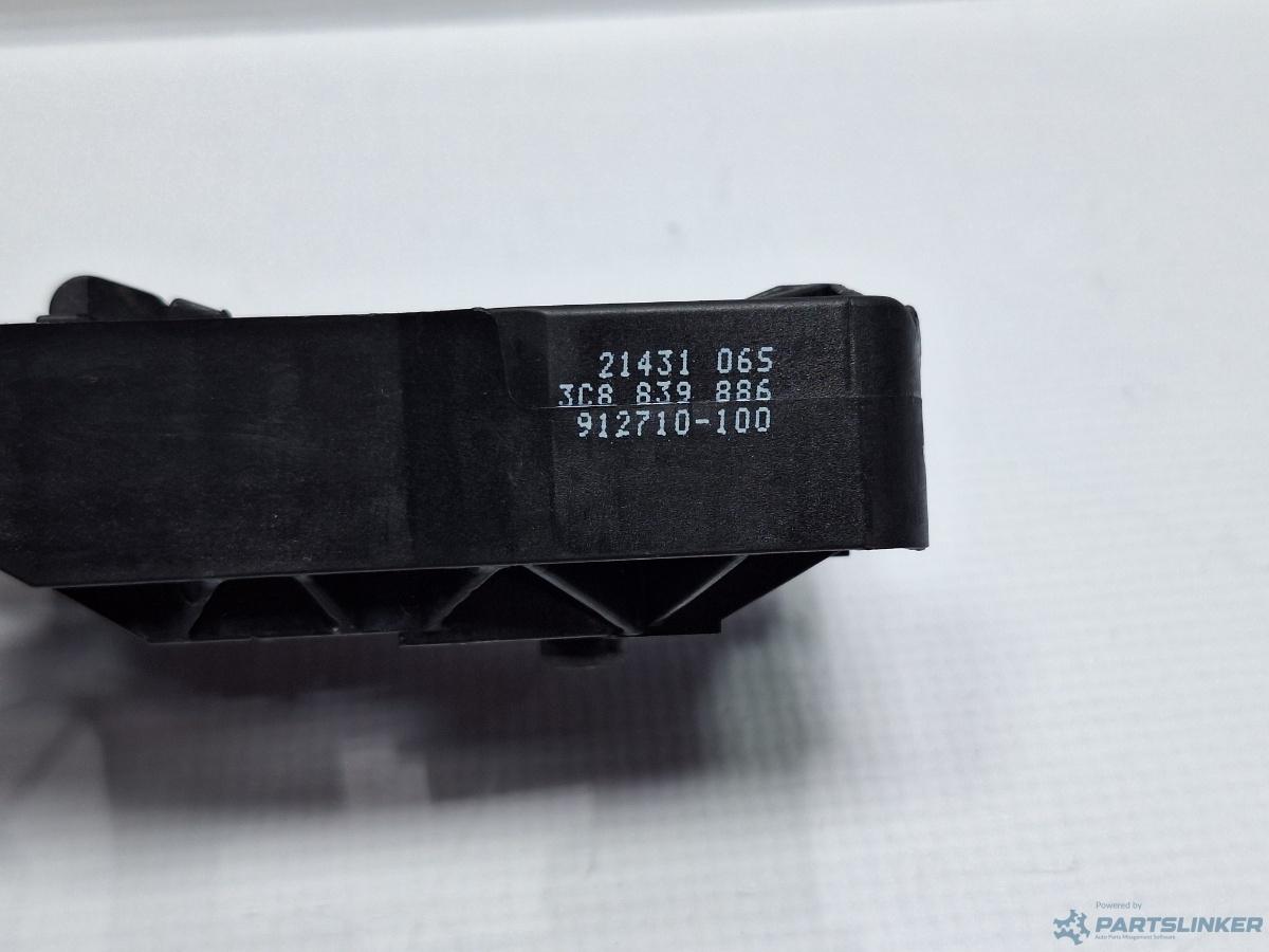 Maner/suport exterior portiera fata dreapta VOLKSWAGEN PASSAT CC 357 2008 - 2012 TDI CBAB, CFFB 3C0837886J , 3C8839886