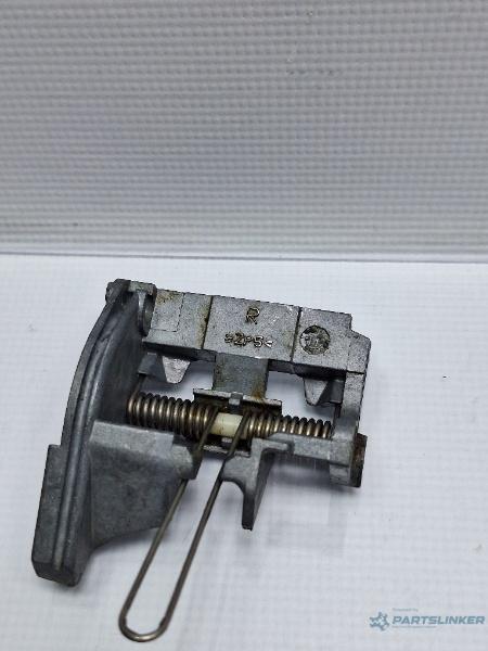 Prindere sufa maner exterior usa dreapta VOLKSWAGEN PASSAT CC (357) [ 2008 - 2012 ] TDI (CBAB, CFFB) 103KW|140HP OEM 3C0837886J , 3C8839886