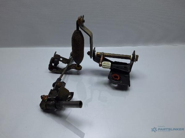 Timonerie cutie VOLKSWAGEN VENTO (1H2) [ 1991 - 1998 ] 1.8 (AAM) 55KW|75HP OEM 1H0711083 , 1H0711051