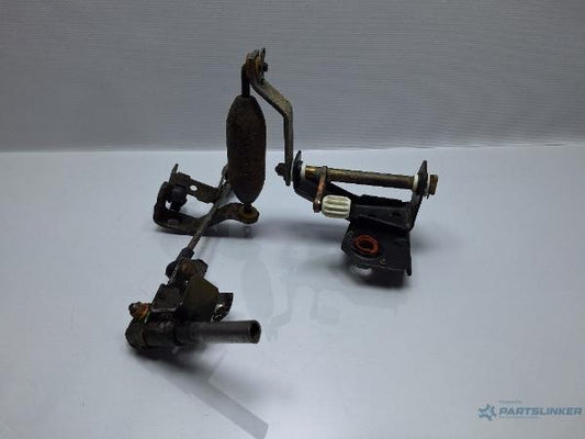 Timonerie cutie VOLKSWAGEN VENTO (1H2) [ 1991 - 1998 ] 1.8 (AAM) 55KW|75HP OEM 1H0711083 , 1H0711051