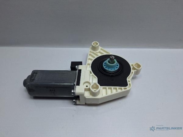 Motoras macara geam stanga fata VOLKSWAGEN PASSAT Variant (3G5) [ 2014 - > ] TDI (CRLB, DBGA, DFGA) 110KW|150HP OEM 5Q4959801B