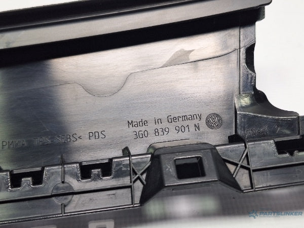 Ornament usa stanga spate VOLKSWAGEN PASSAT Variant (3G5) [ 2014 - > ] TDI (CRLB, DBGA, DFGA) 110KW|150HP 3G0839901N