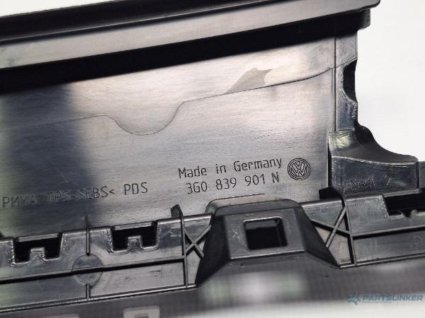 Ornament usa stanga spate VOLKSWAGEN PASSAT Variant (3G5) [ 2014 - > ] TDI (CRLB, DBGA, DFGA) 110KW|150HP OEM 3G0839901N