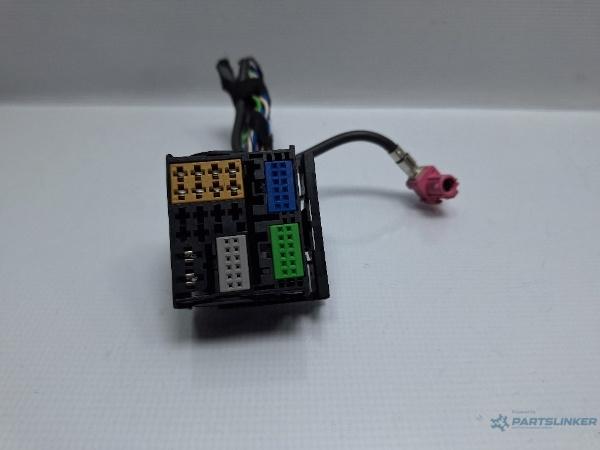 Mufa conector unitate media VOLKSWAGEN PASSAT Variant (3G5) [ 2014 - > ] TDI (CRLB, DBGA, DFGA) 110KW|150HP OEM 8X0035444